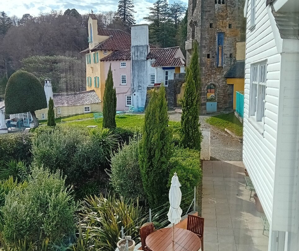 梅里昂港村与德多拉斯城堡酒店主图