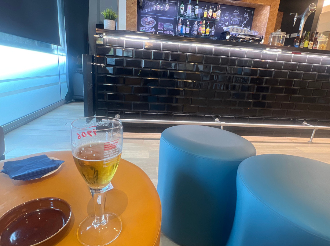 巴塞罗那科内拉费拉旅屋酒店主图