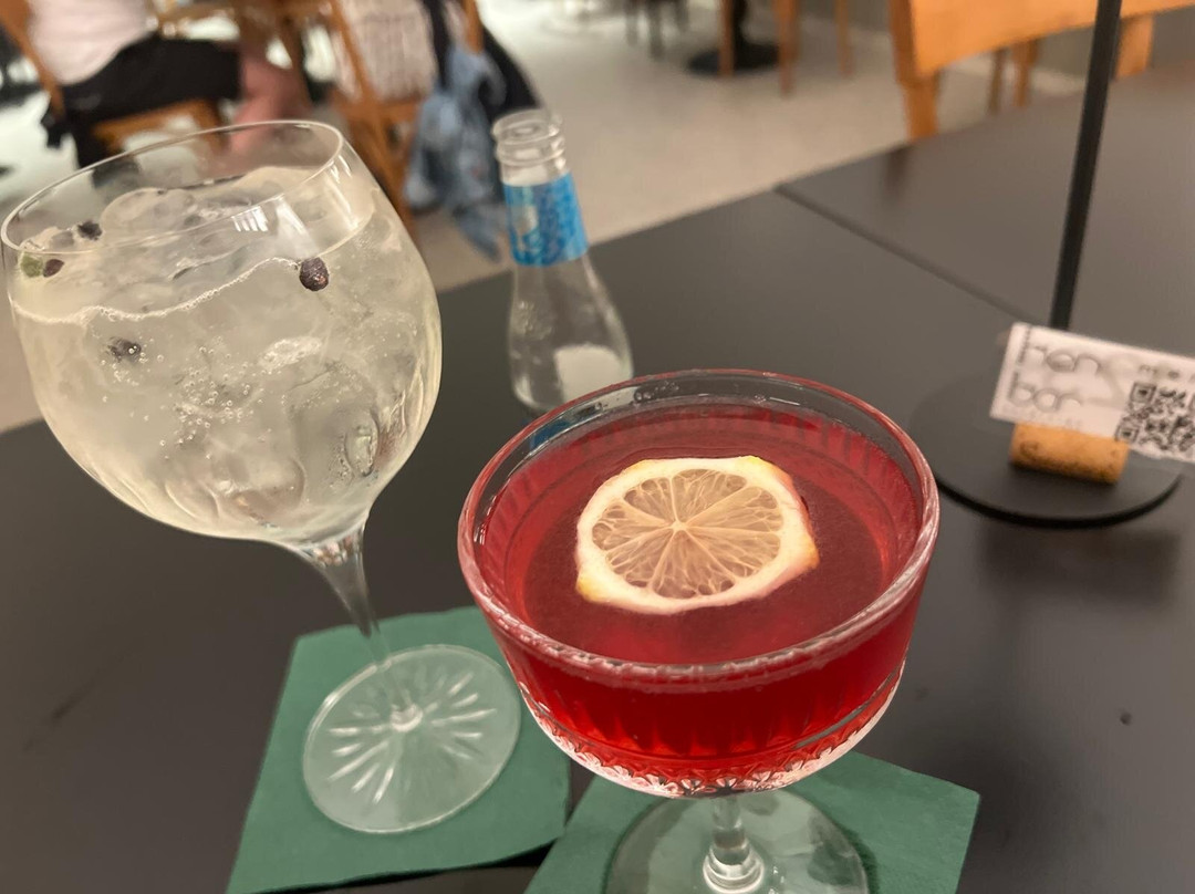 Hen Bar