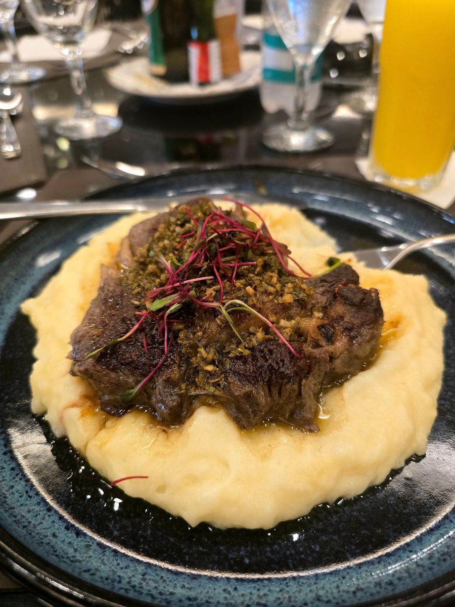 维多利亚舒适套房酒店-旅行者