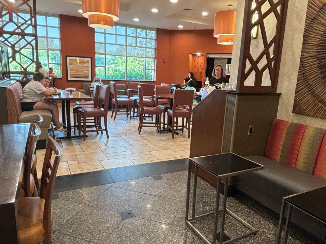 梅里迪恩德鲁里套房酒店主图