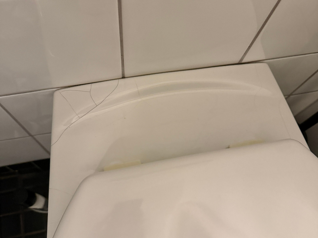 布迪尔酒店主图