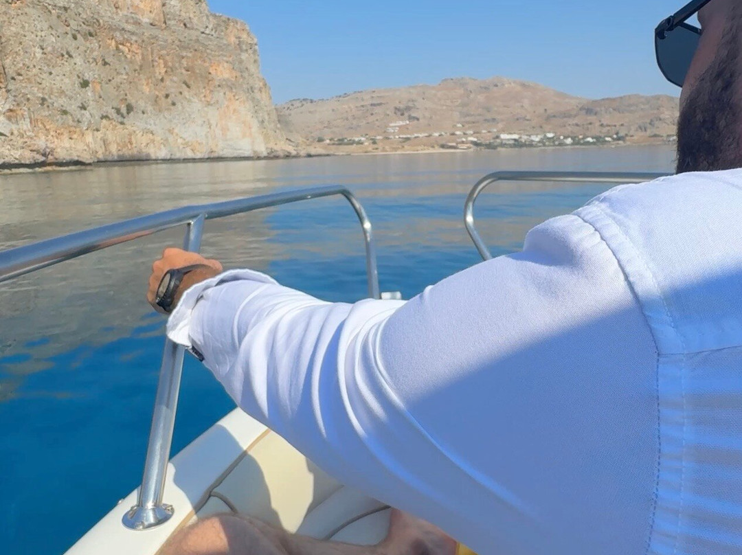 Glass Bottom Boat Trip-Pefkos必去景点