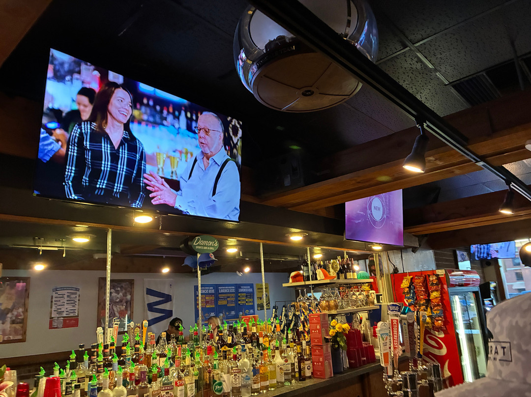 Damon's Sports Bar & Grill