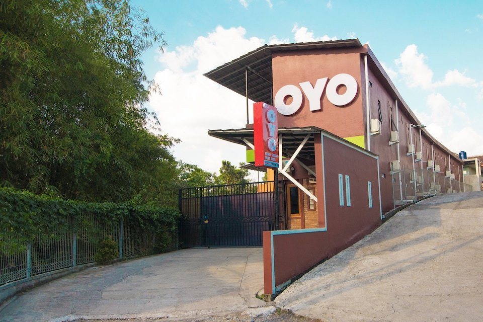 OYO 952 Annisa Syariah Guest House