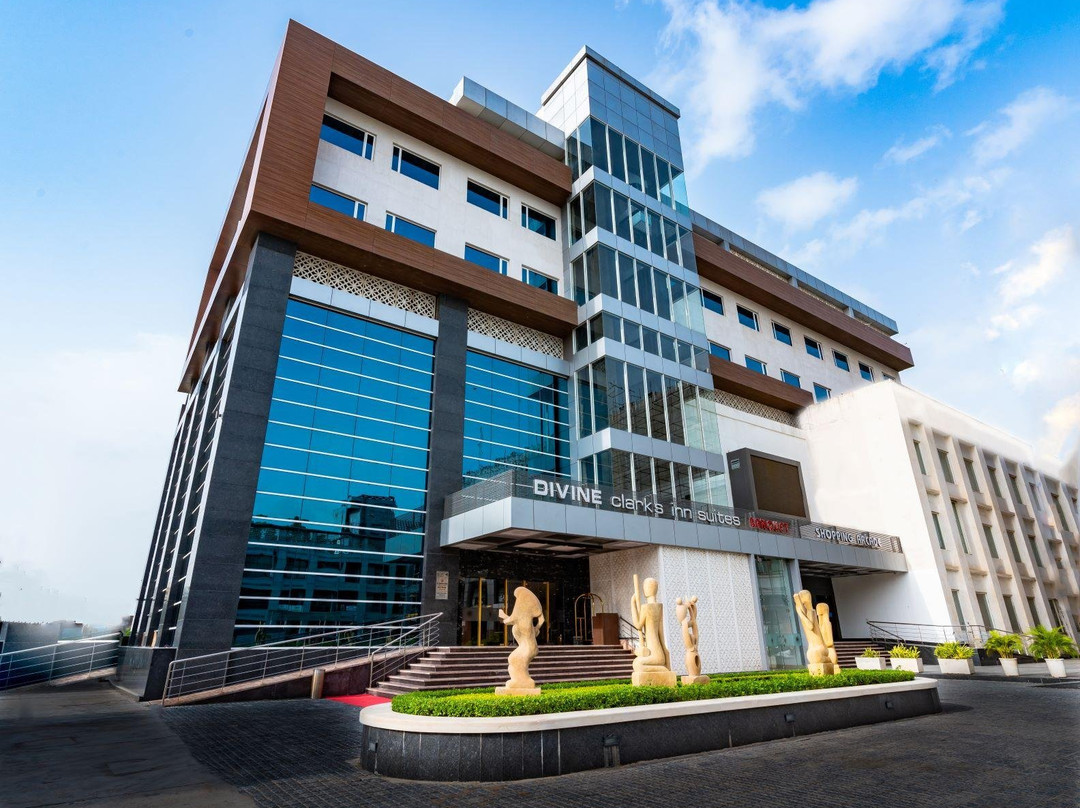 Kurukshetra酒店住宿-Divine Clarks Inn Suites