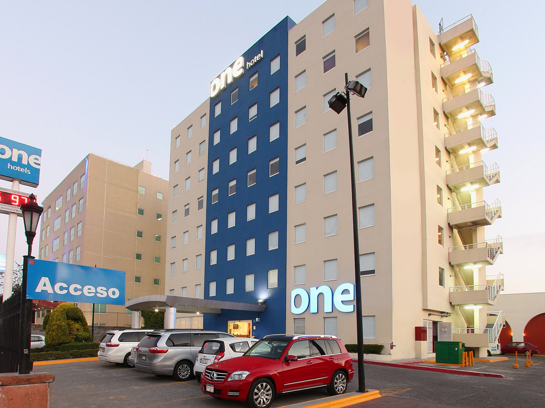 One Querétaro Plaza Galerías主图