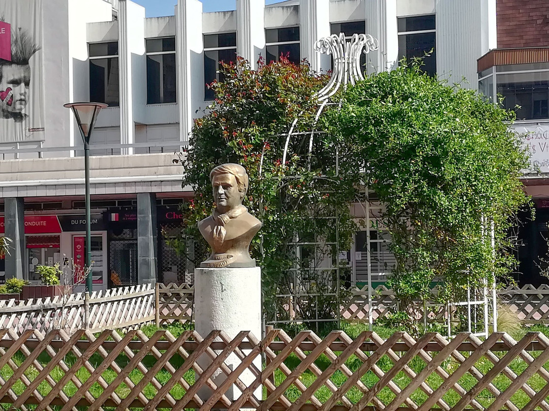 Monument Buste De François Truffaut-Saint Gratien必去景点