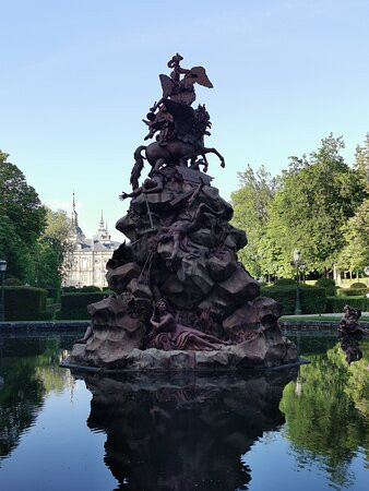 Fuente De La Fama-La Granja de San Ildefonso必去景点