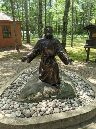 Cross In The Woods National Shrine景点图片