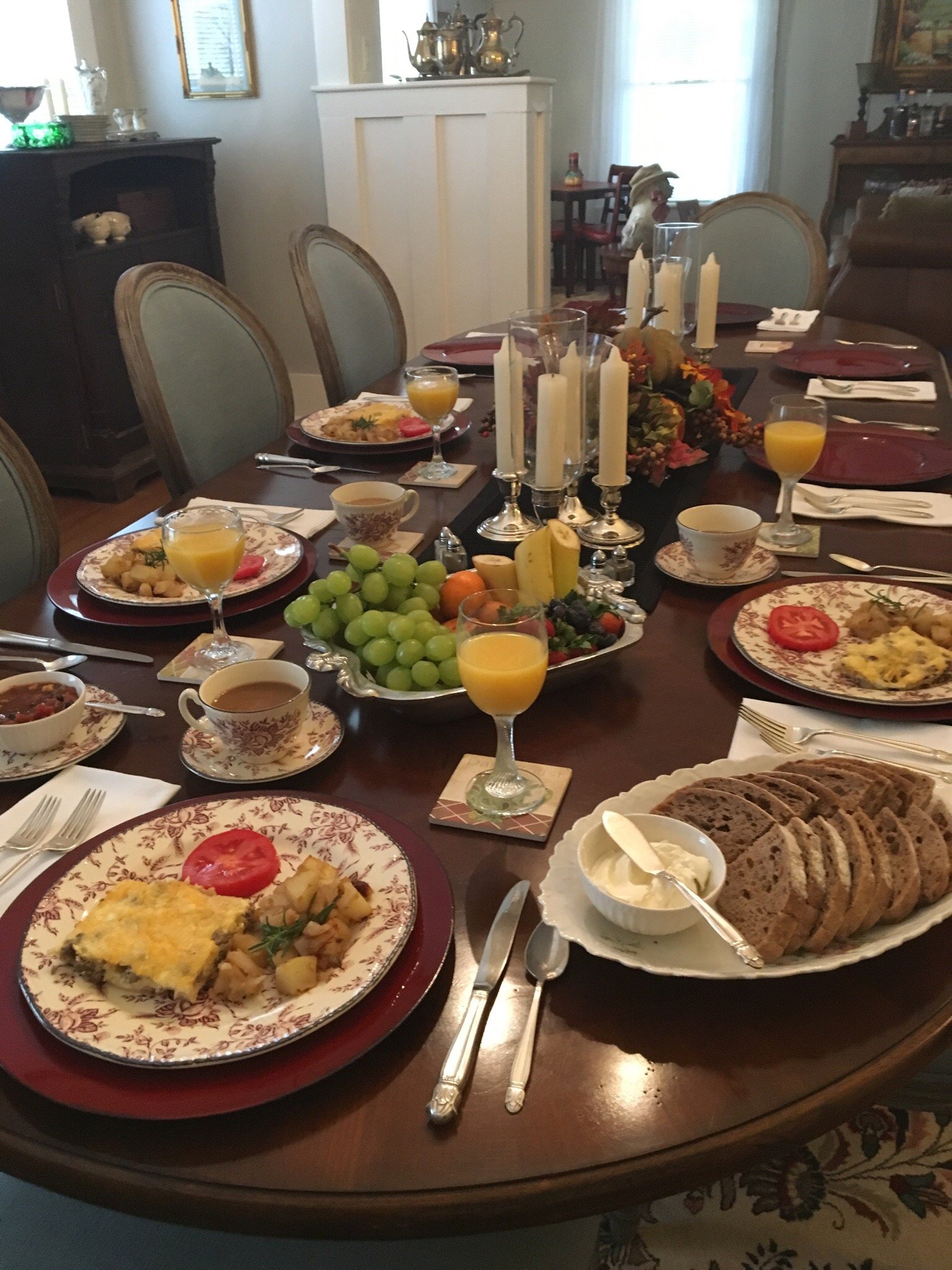 The Caroline House-官方