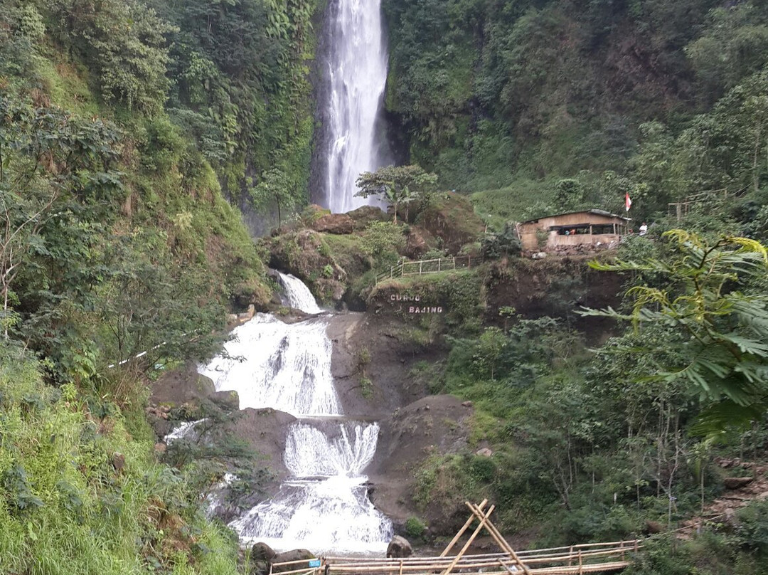 Bajing Waterfall景点图片