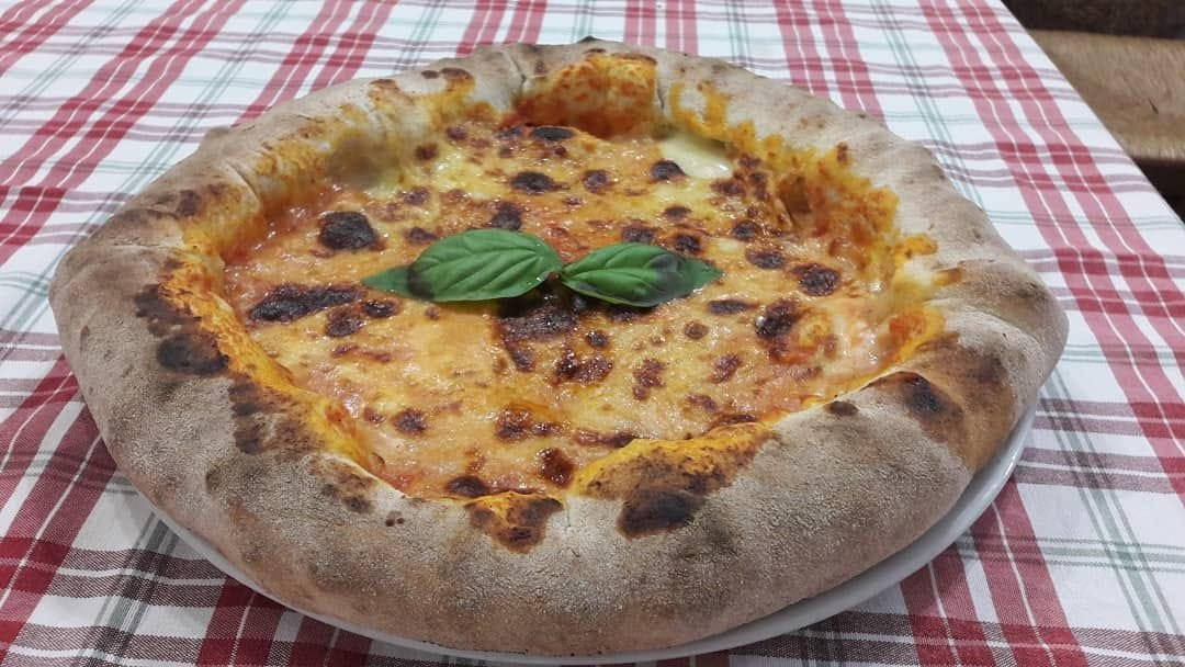 Lotzorai餐馆和美食-Sardinian BBQ Pizzeria Bisteccheria