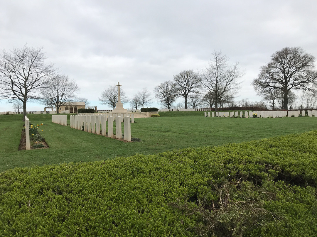 Hottot-Les-Bagues War Cemetery景点图片