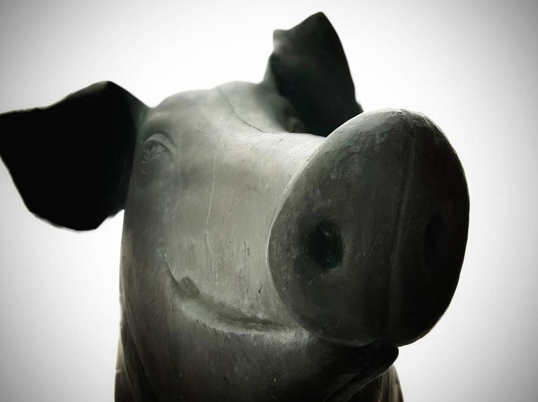 Sculpture Bronze Pig-塔尔图必去景点