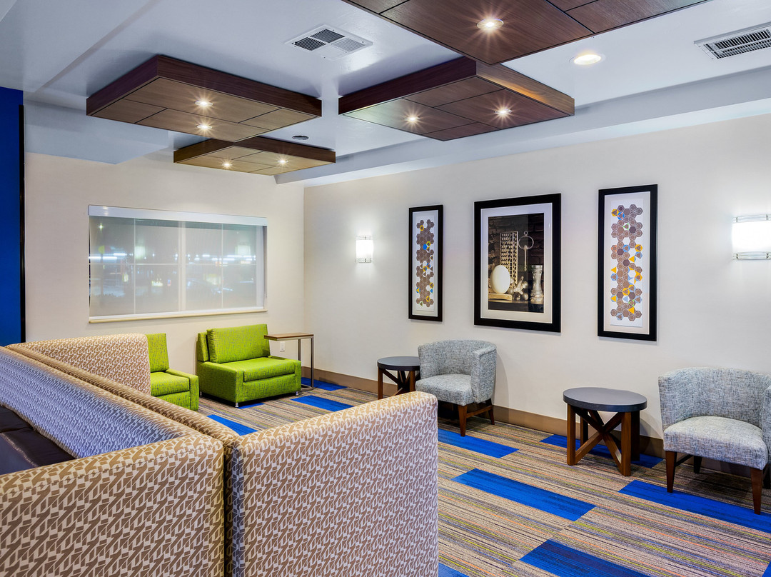 西南奥罗维尔快捷假日&套房酒店主图