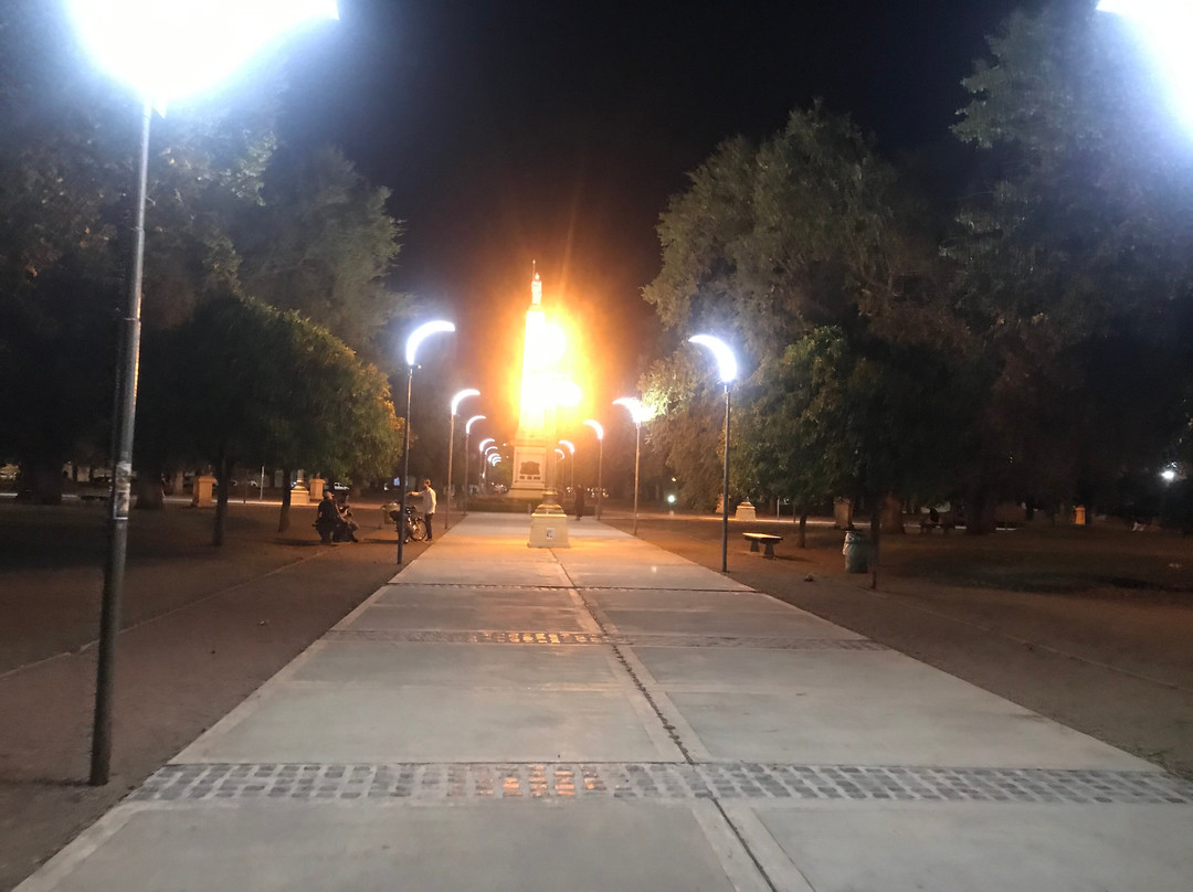 Plaza Independencia-坦迪尔必去景点