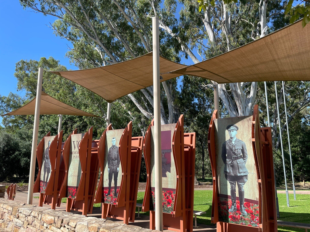 Victoria Cross Memorial景点图片
