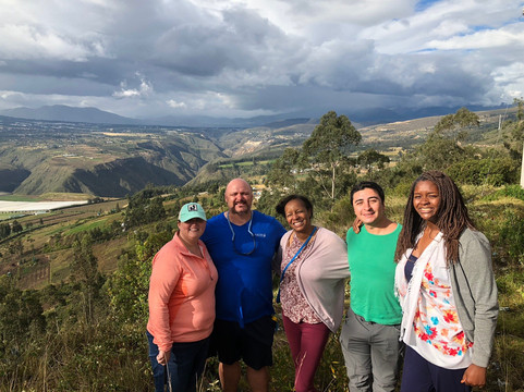 LUIS ALBERTO CRUZATTY VALENCIA-基多必去景点