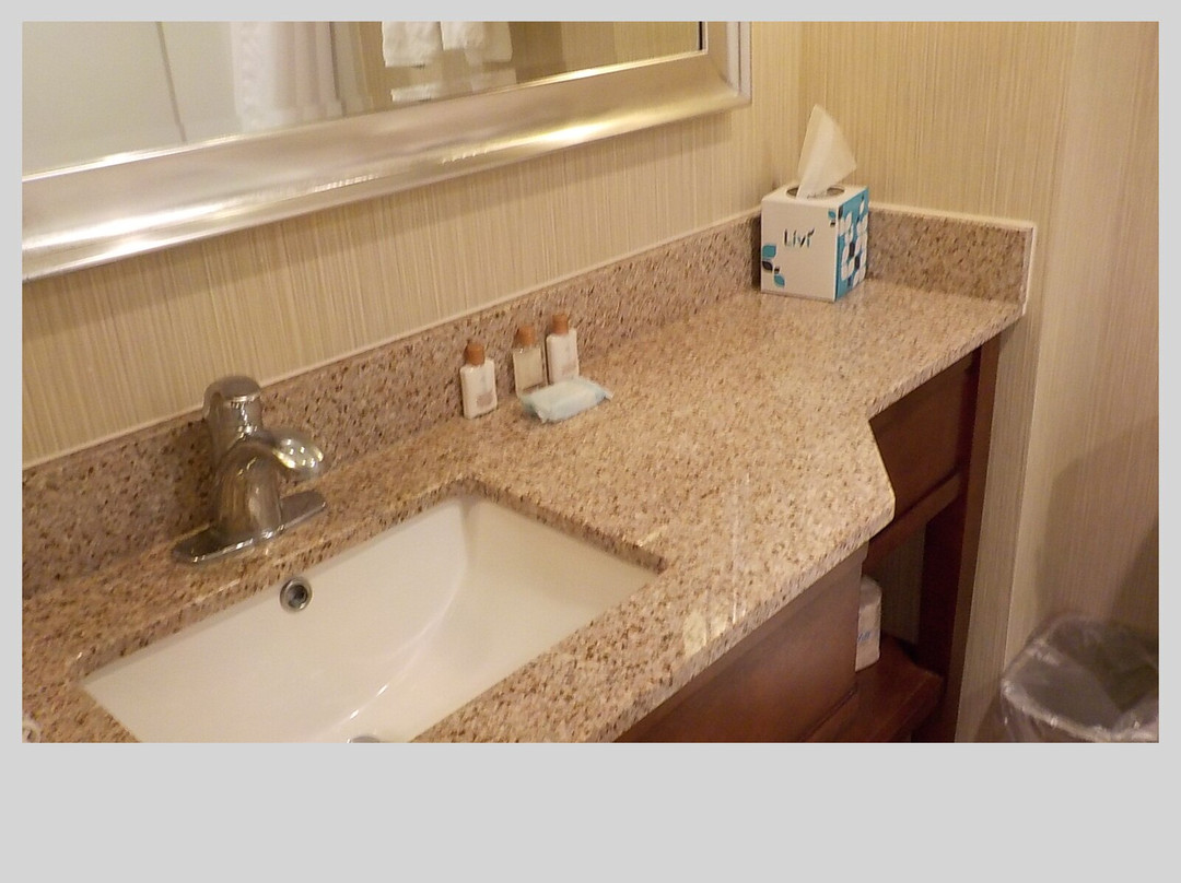 The Bay Resort Waterfront Hotel主图