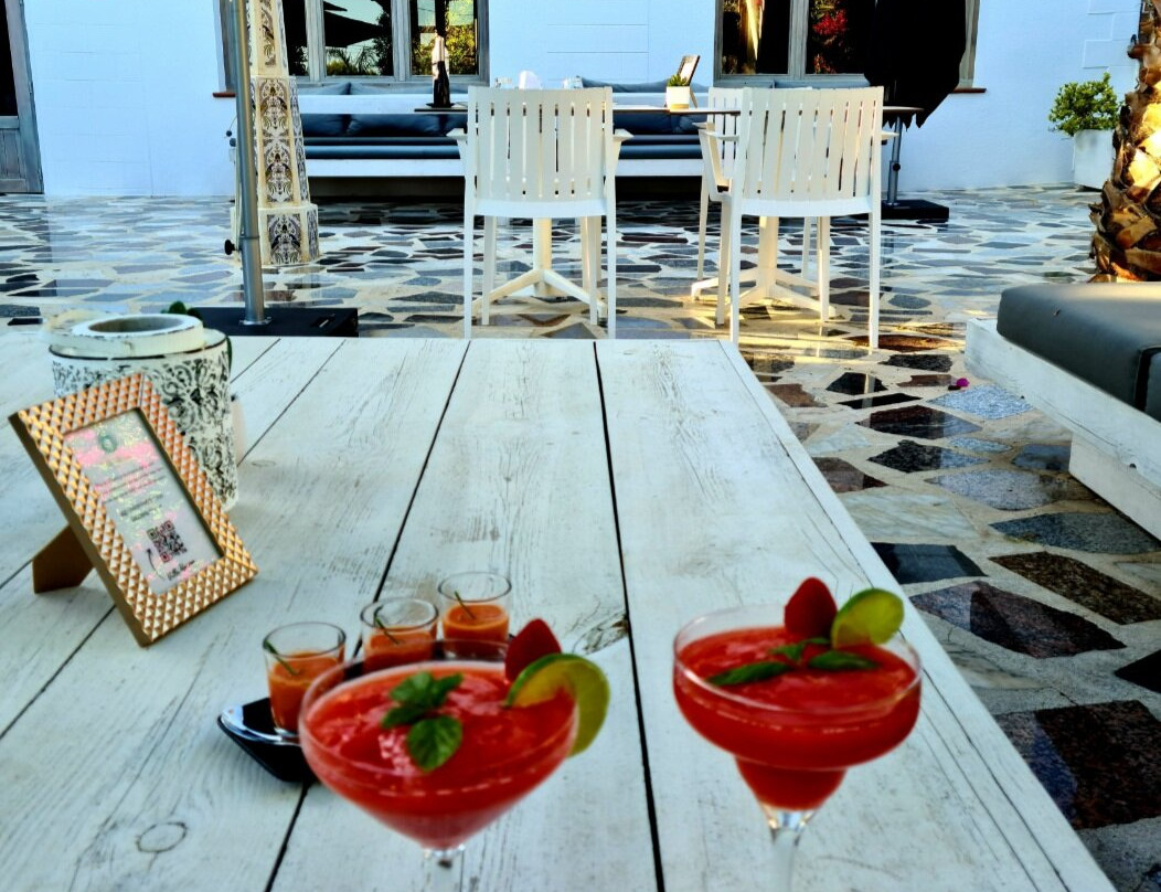 拉莫雷纳酒店主图