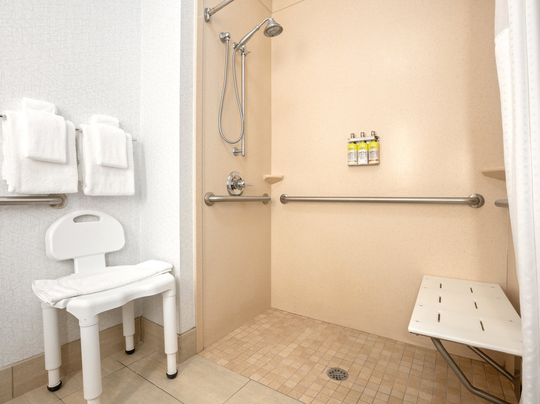 马里斯维尔智选假日酒店和套房主图