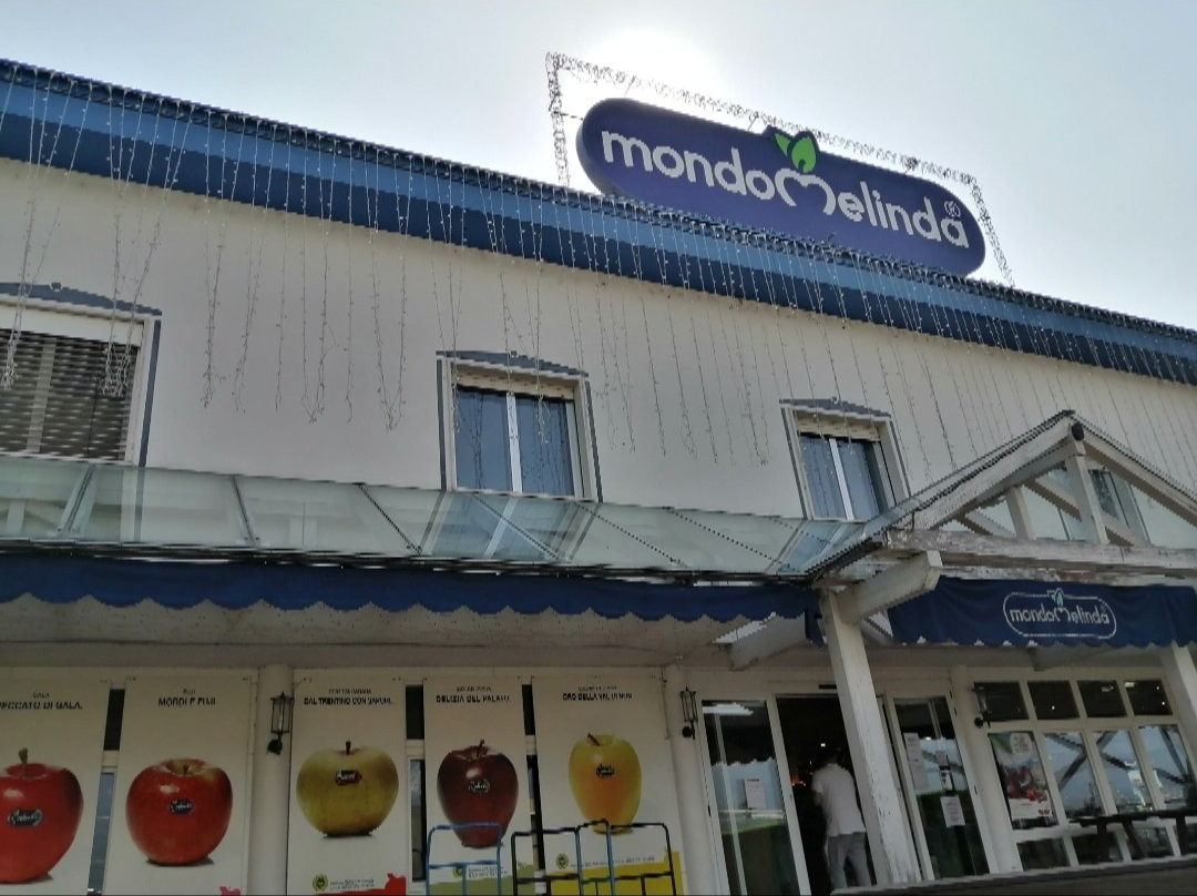 Golden Theatre - MondoMelinda景点图片