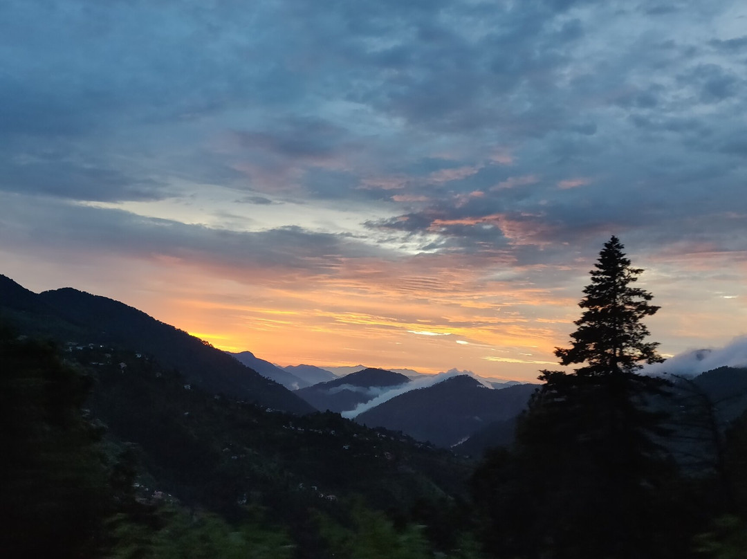 The Golden Peak Hotel主图