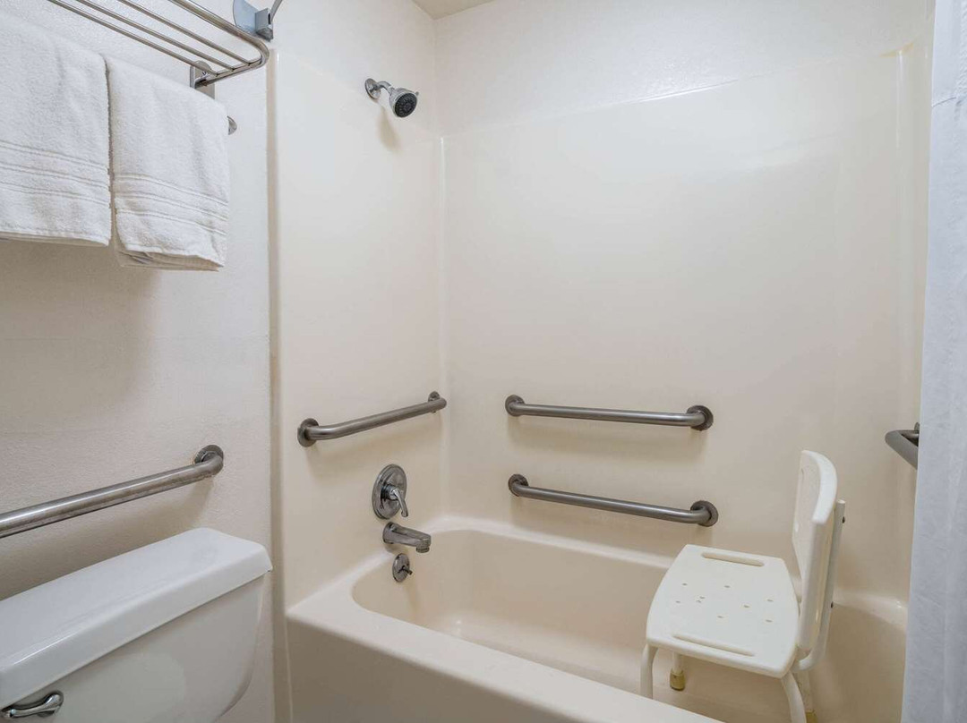 Super 8 by Wyndham Gadsden AL主图