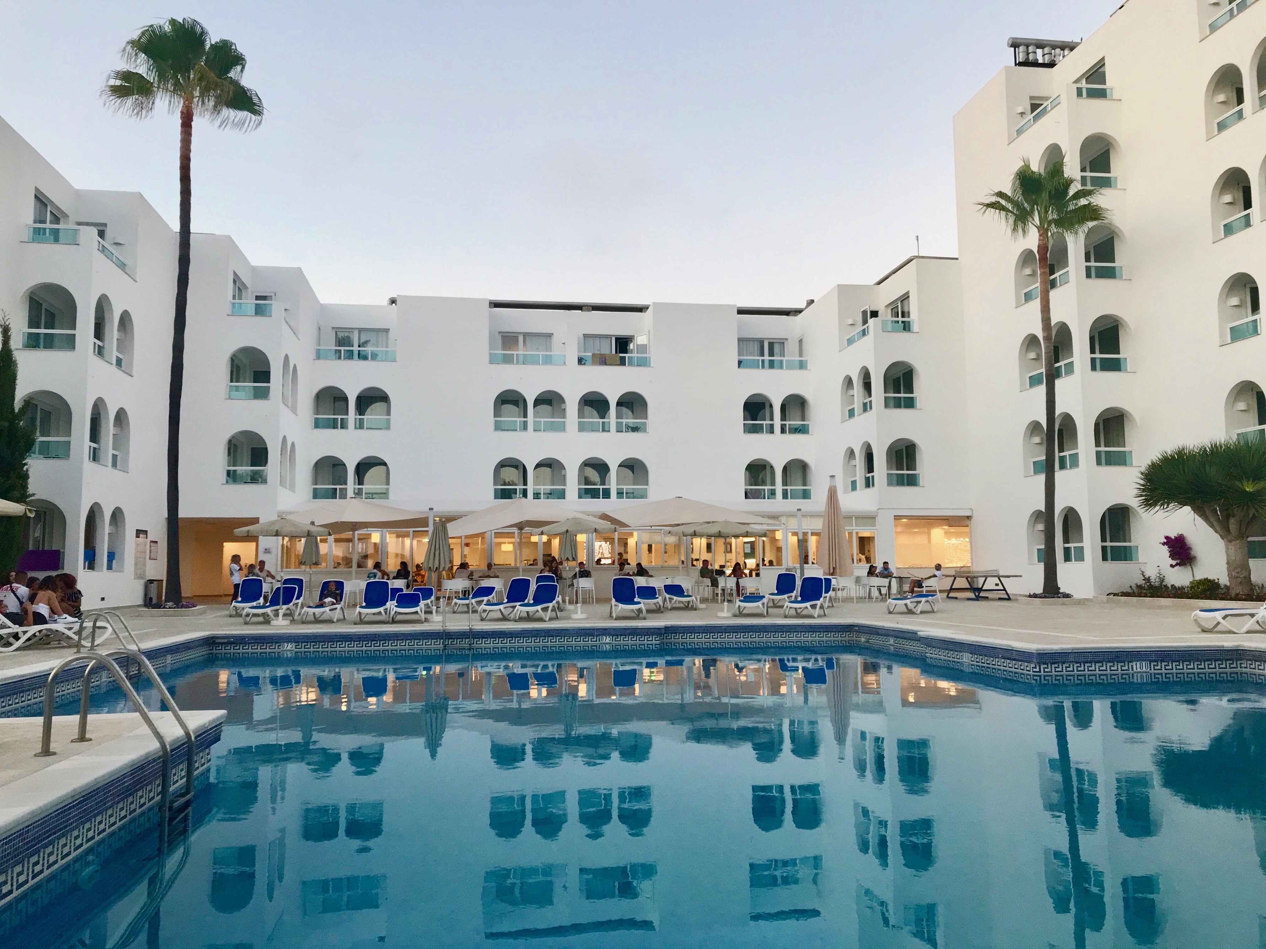 Globales Apartamentos Lord Nelson-泳池
