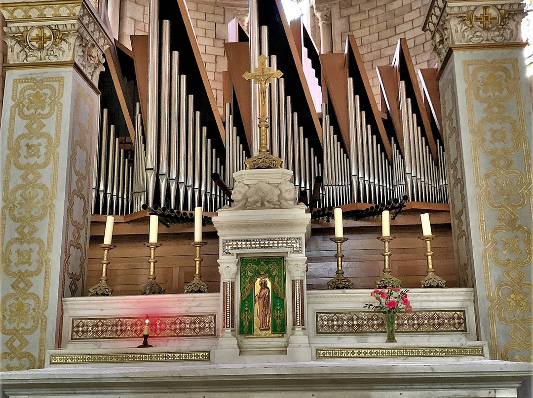 Eglise Paroissiale Sainte-radegonde-La Bruffiere必去景点