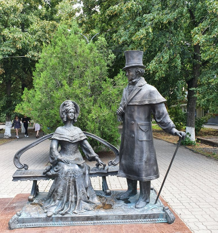 Sculptural Composition Natalya Goncharova and Aleksandr Pushkin景点图片