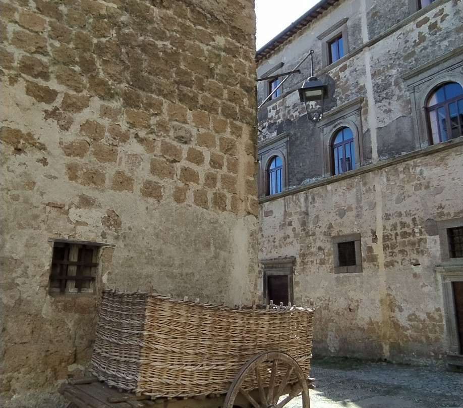 Castello di Montecalvello景点图片