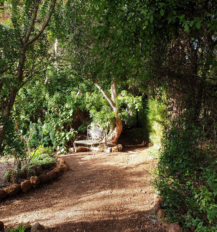 Whispering Pines B&B主图