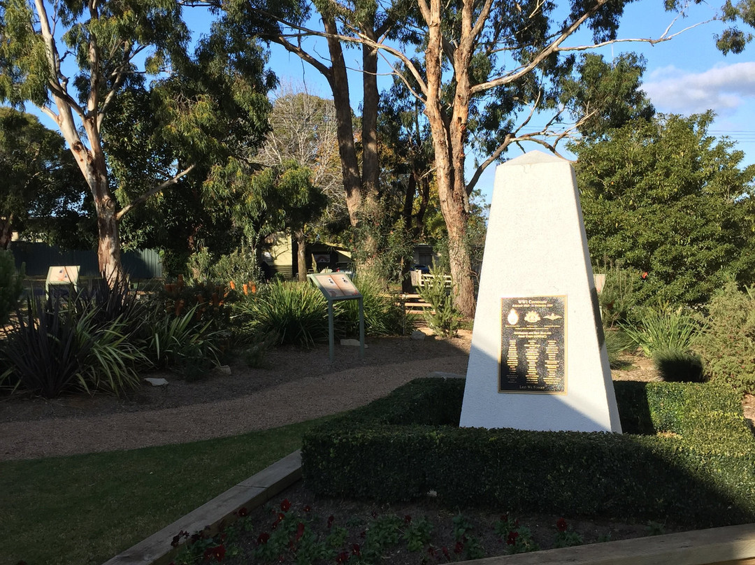 Paynesville Cenotaph景点图片