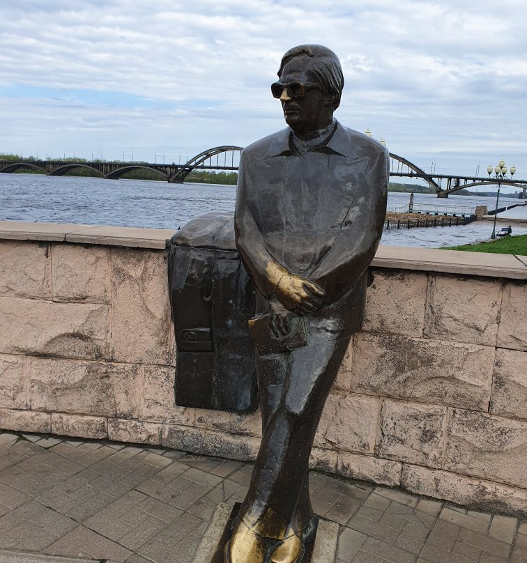 Monument to Lev Oshanin-Rybinsk必去景点