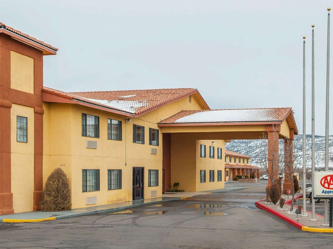 格兰茨品质套房酒店主图