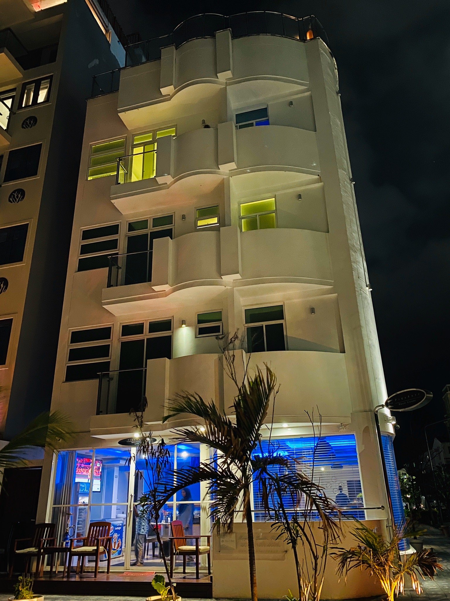 机场海滩酒店-官方