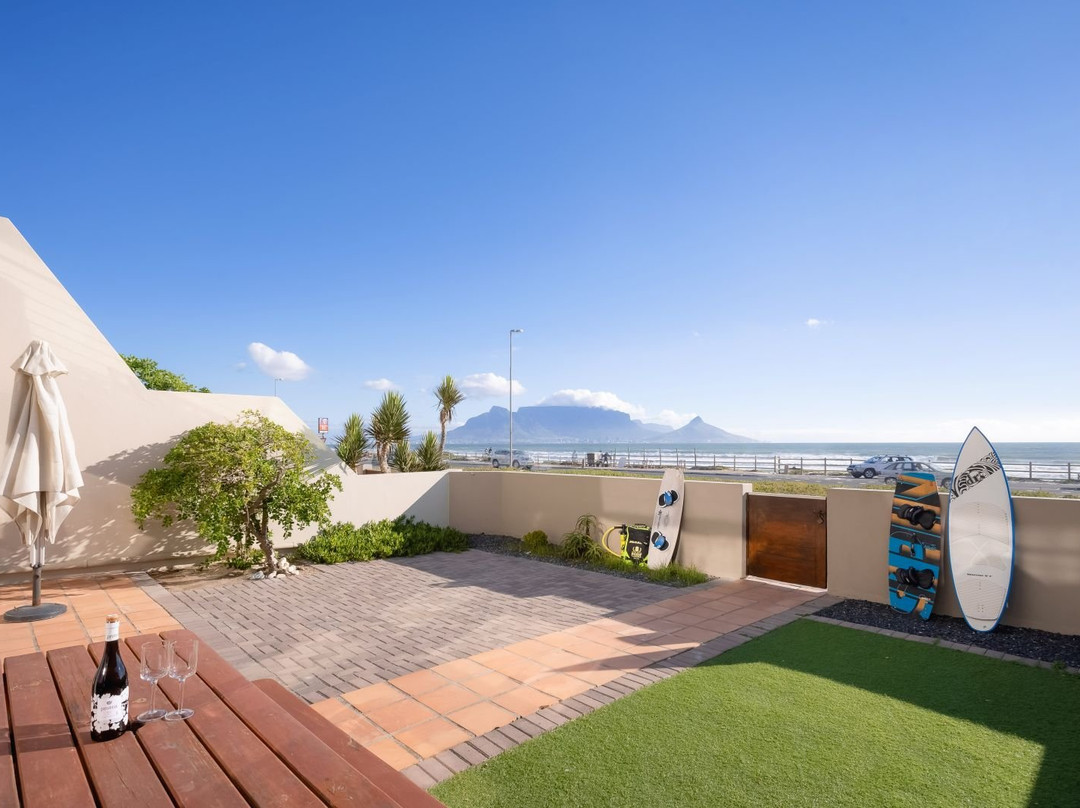 The Waves Blouberg Beach Apartments主图