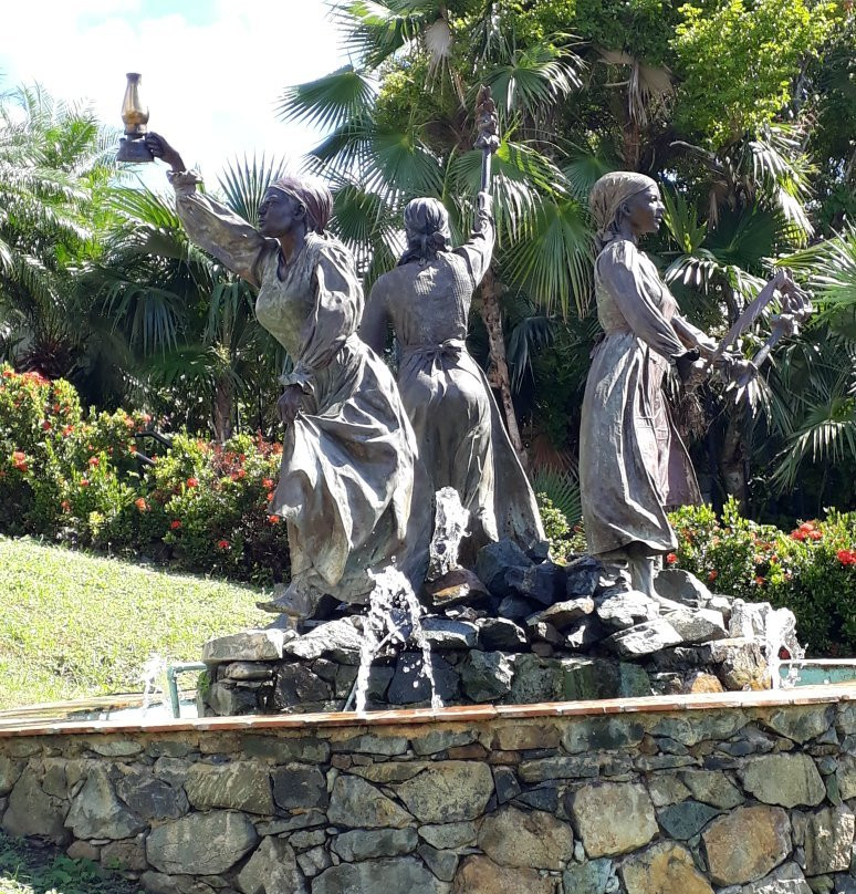 Three Queens Statue-夏洛特阿马利亚必去景点