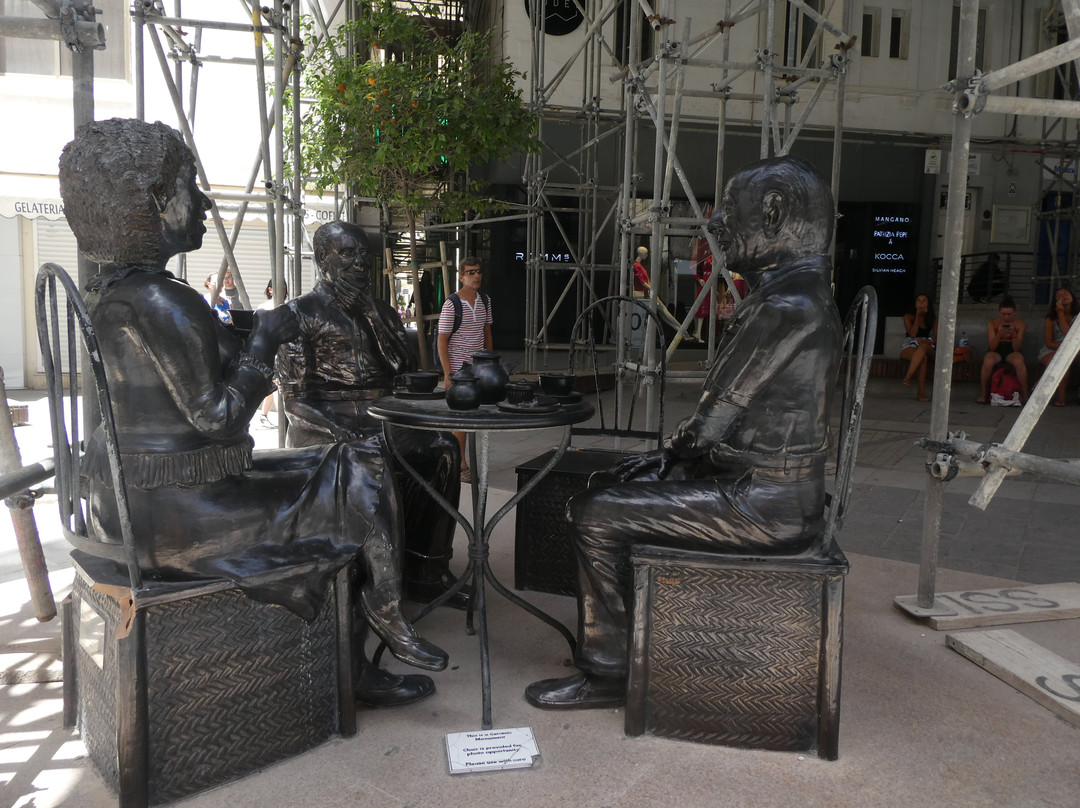 3 Maltese Actors Statue-斯利马必去景点