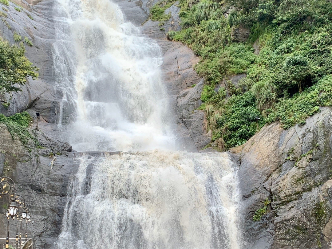 Silver Cascade Falls景点图片