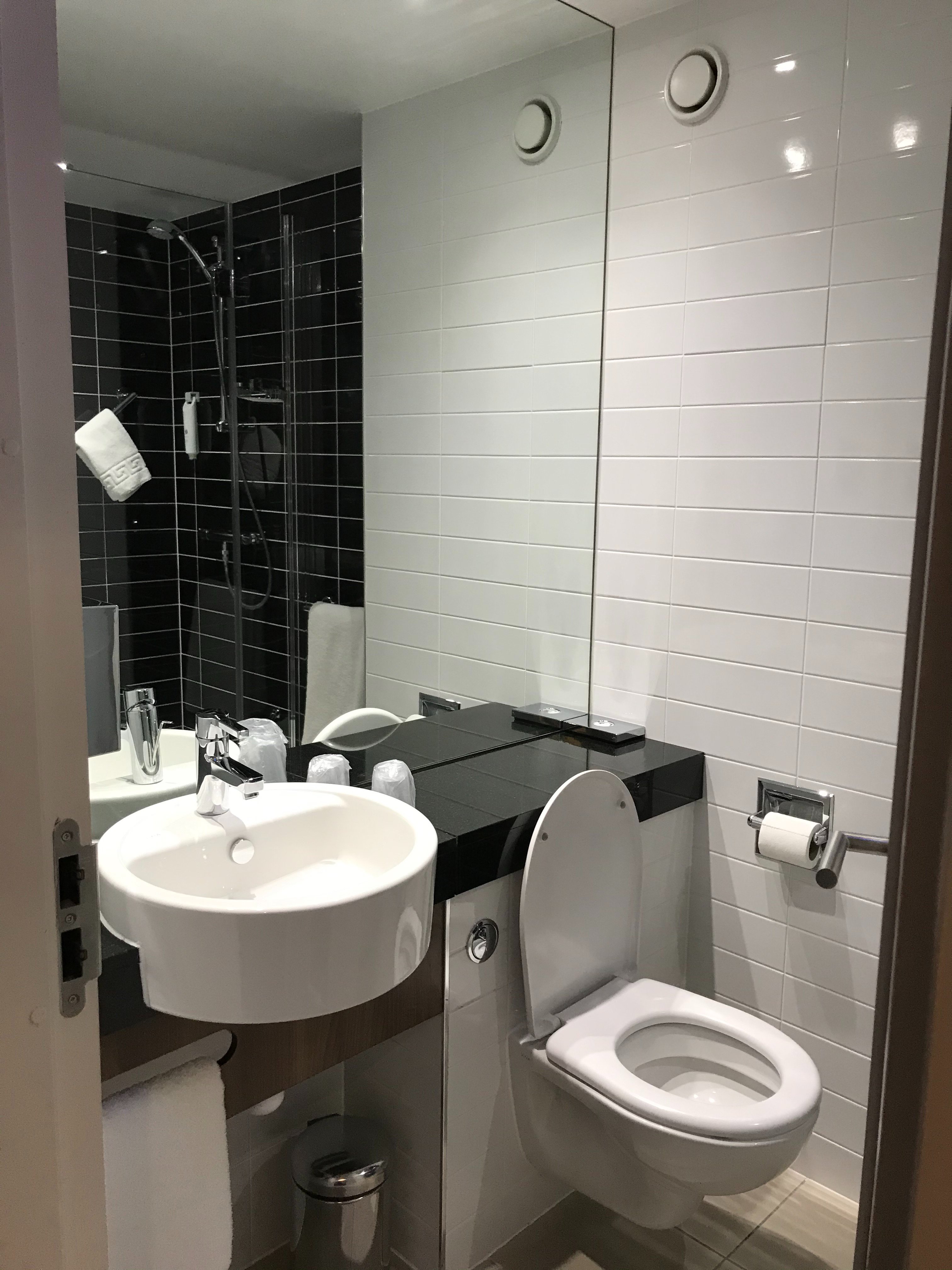 Holiday Inn Express Middlesbrough - Centre Square By IHG-浴室