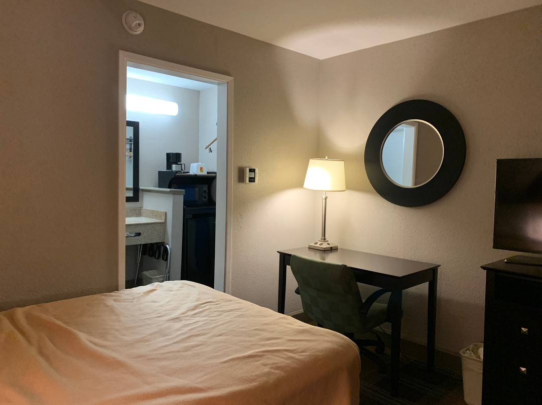 萨利纳斯速8酒店主图