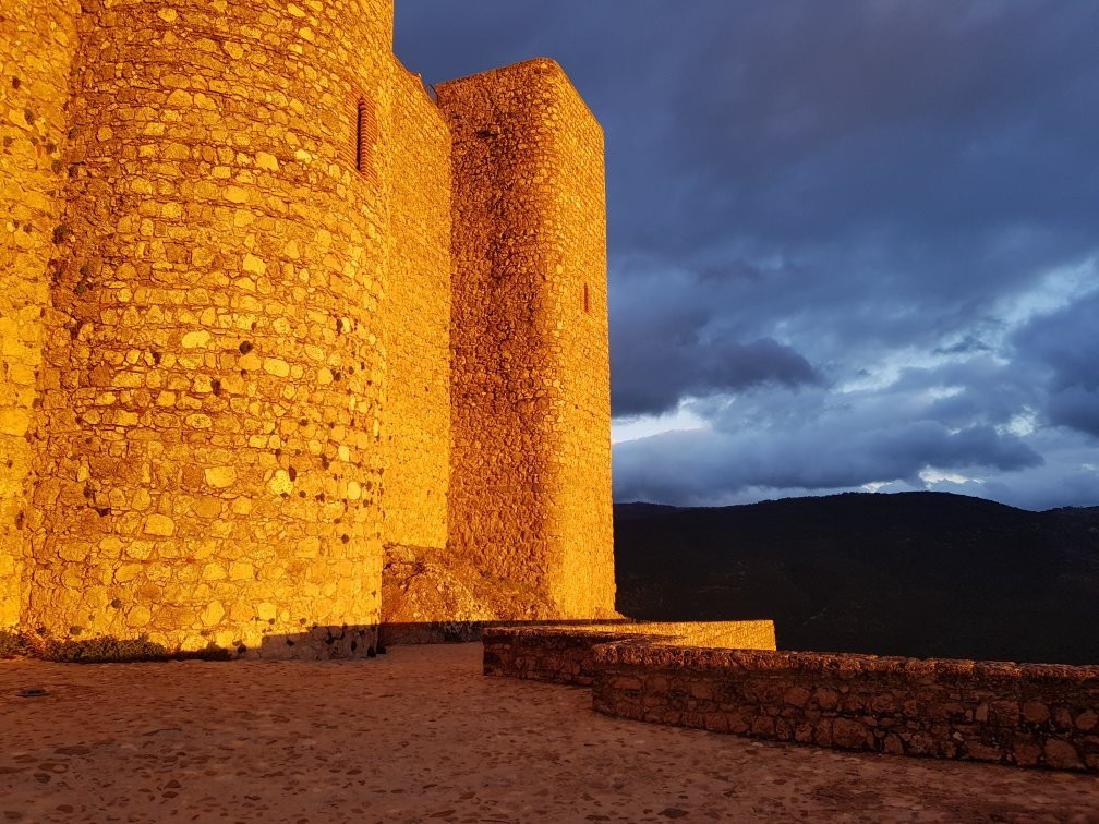 Castillo de Segura de La Sierra景点图片