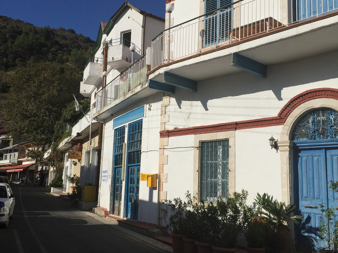 Two Flowers Hotel主图