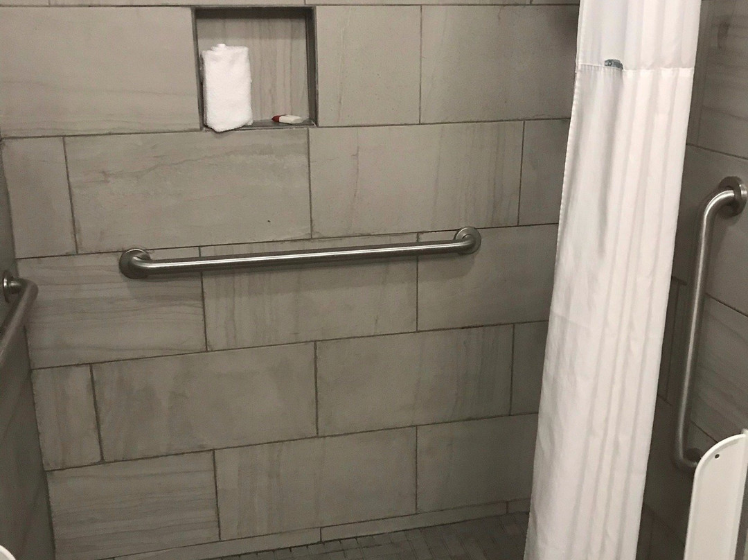 Days Inn & Suites By Wyndham Murfreesborohot Tub主图