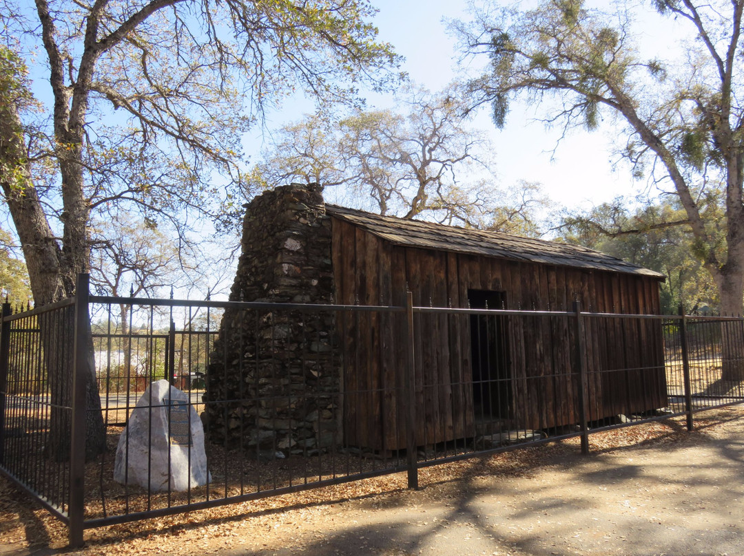 Tuolumne旅游景点-California Historical Landmark 138 - Mark Twain Cabin