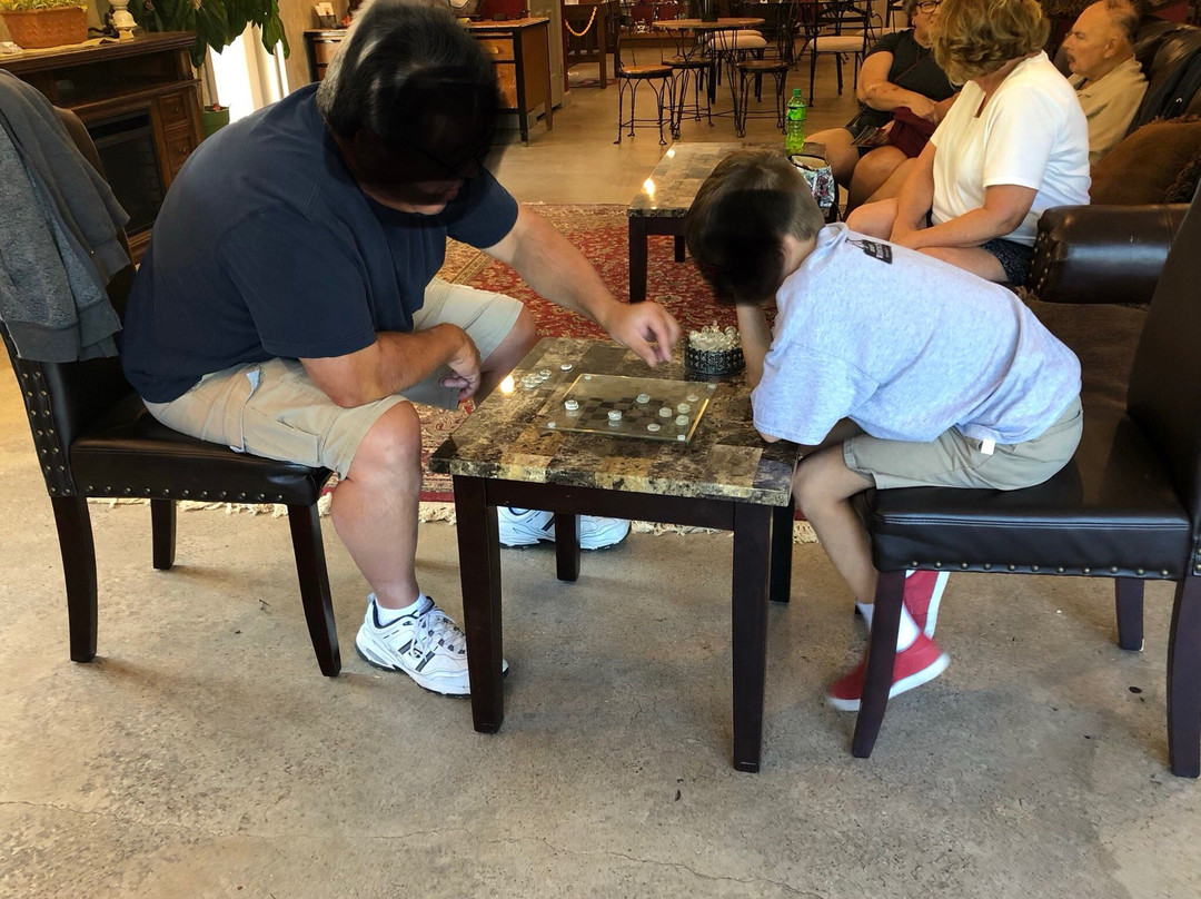 Cave Hollow West Winery-汉尼拔必去景点