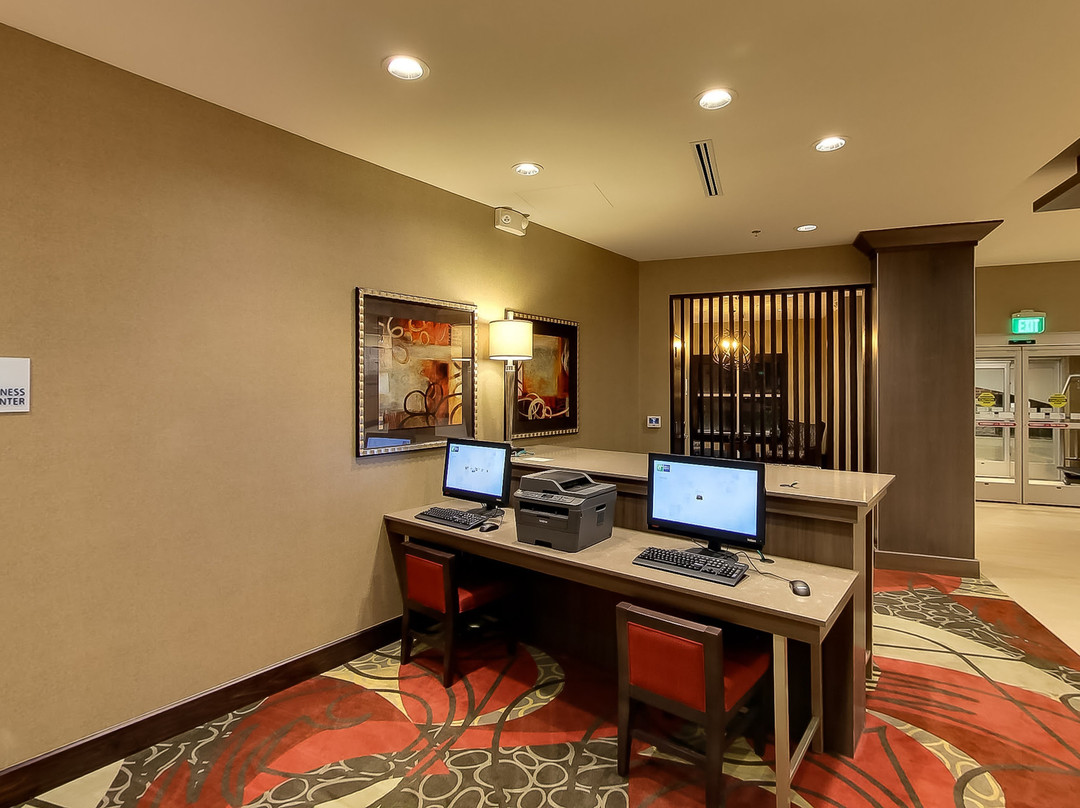 Holiday Inn Express & Suites Plymouth - Ann Arbor Area By IHG主图